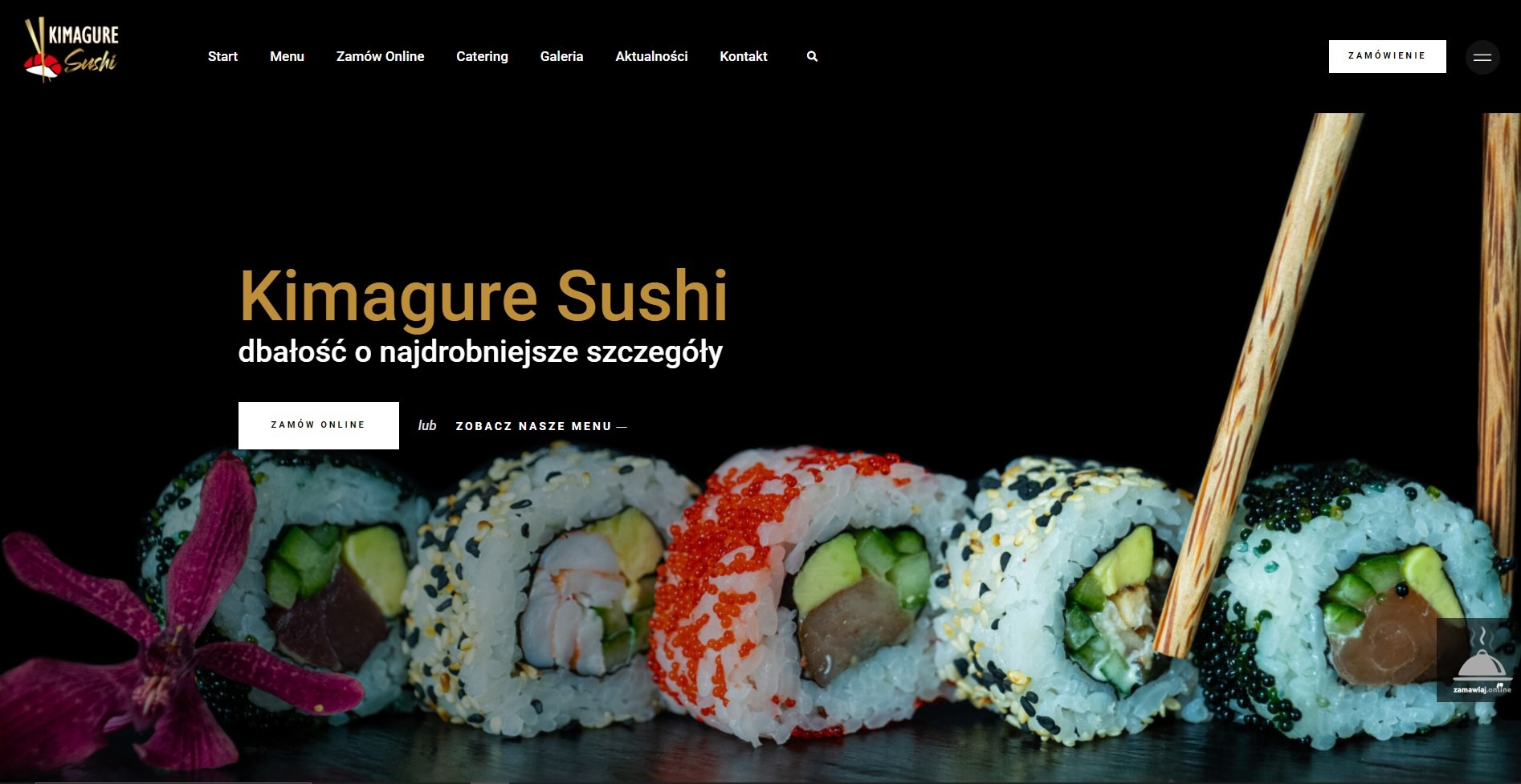 Strona internetowa restauracji sushi Kimagure Sushi z menu, opcją zamówień online i zdjęciem sushi w roli głównej, ozdobionego kwiatem i pałeczkami.