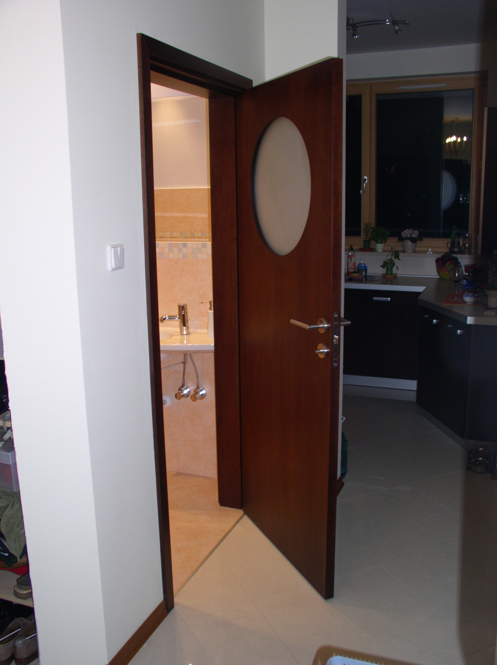 Drzwi wewnętrzne,również gięte.