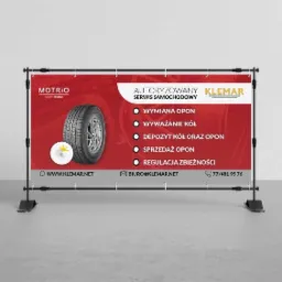 Baner reklamowy z oponą, logo Motrio i Klemar, informacją o autoryzowanym serwisie samochodowym oraz listą usług: wymiana, wyważanie, depozyt i sprzedaż opon, regulacja zbieżności.