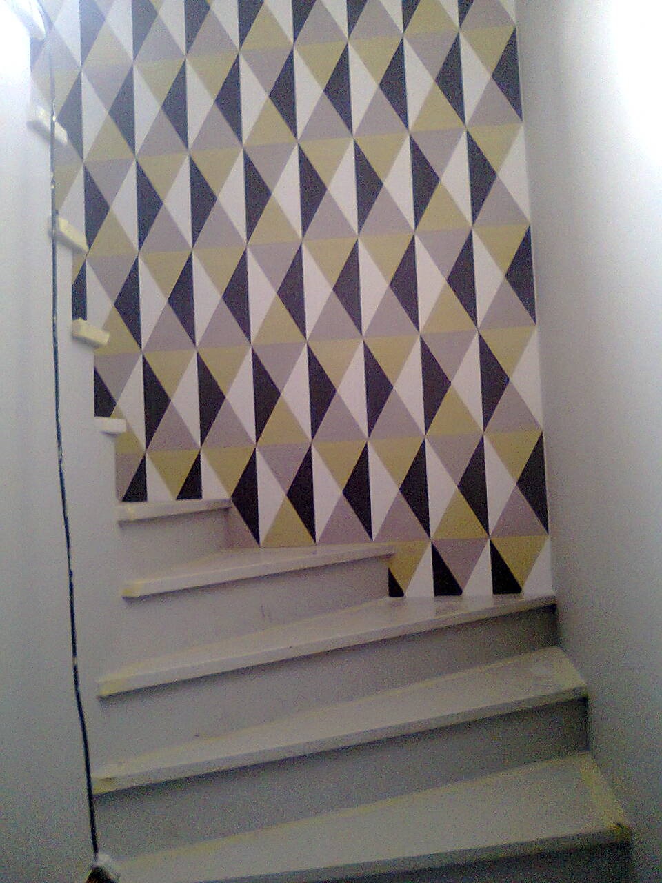 Tapetowanie klatka schodowa.