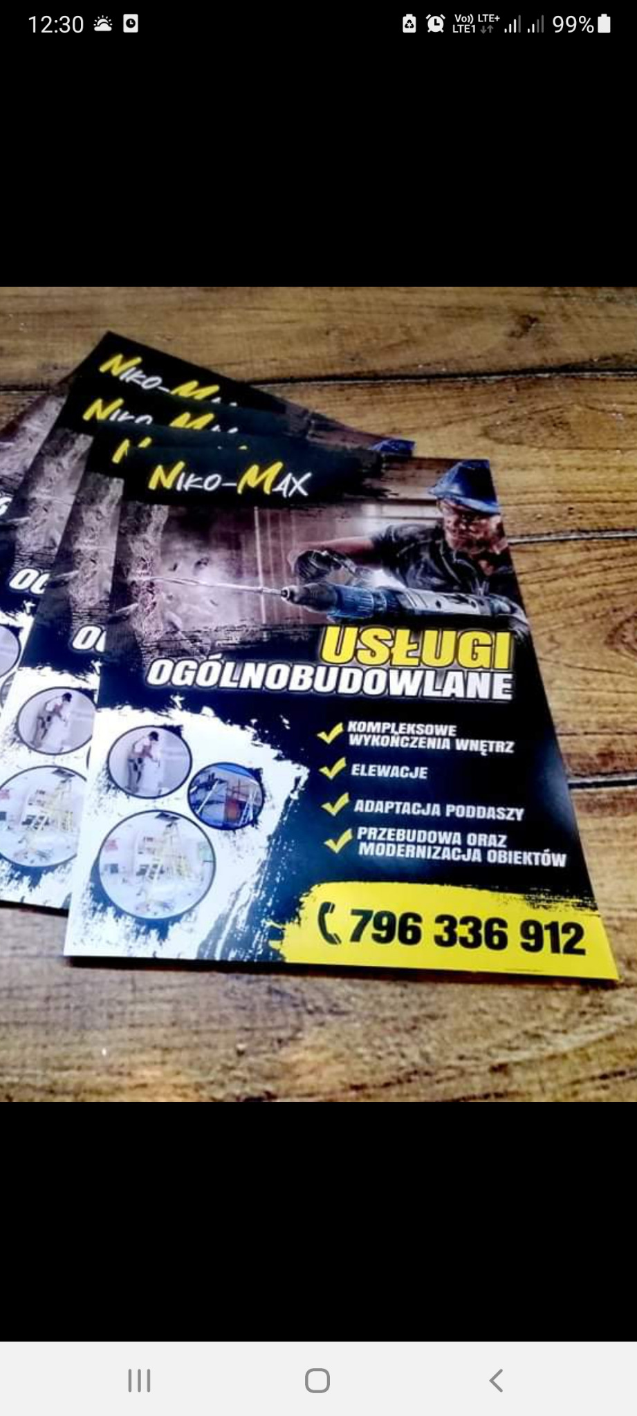 Ułożone na drewnianym blacie ulotki reklamowe firmy Niko-Max oferującej usługi ogólnobudowlane, kompleksowe wykończenia wnętrz, elewacje, adaptacje poddaszy, przebudowę oraz modernizację obiektów...