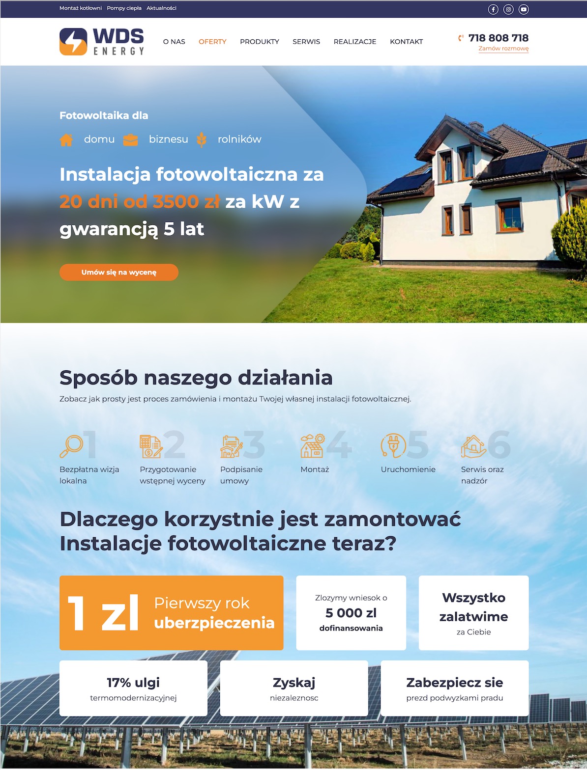 Zdjęcie prezentuje dom jednorodzinny z zamontowaną instalacją fotowoltaiczną na dachu, widziany z perspektywy ogrodu, z elementami graficznymi i tekstowymi oferty firmy zajmującej się fotowoltaiką.