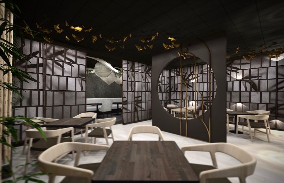 Wizualizacja wnętrza restauracji w stylu orientalnym z ciemnymi drewnianymi stołami, jasnymi krzesłami, dekoracyjnymi ścianami z motywem bambusa i złotymi rybkami pod sufitem.