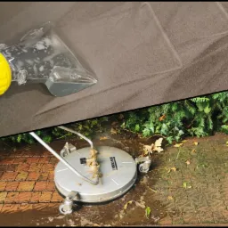 Dzielone ujęcie: górna część przedstawia dyszę odkurzacza piorącego z żółtymi elementami czyszczącą brązową tapicerkę, dolna część pokazuje czyszczenie kostki brukowej za pomocą okrągłej myjki...