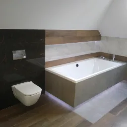 Nowoczesna łazienka na poddaszu w Kartuzach z podświetlaną wanną, wiszącą toaletą i marmurowymi płytkami.