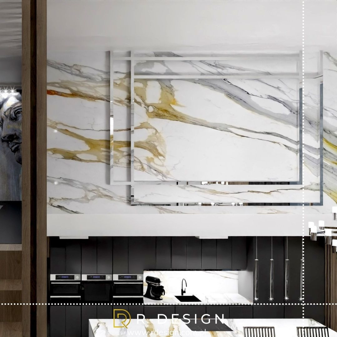 Nowoczesna kuchnia z czarnymi szafkami, blatem z białego marmuru i ścianą z marmuru z złotymi żyłami, ozdobiona białymi, geometrycznymi ramami. W tle widoczna rzeźba głowy.