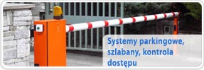 Pomarańczowy szlaban parkingowy z biało-czerwonym ramieniem, widoczny przy wjeździe na posesję.