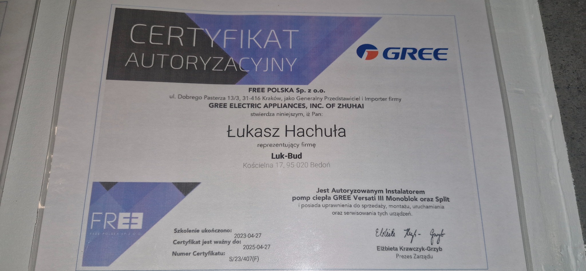 Certyfikat autoryzacyjny firmy Luk-Bud, potwierdzający uprawnienia do instalacji i serwisowania pomp ciepła GREE Versati III Monoblok oraz Split