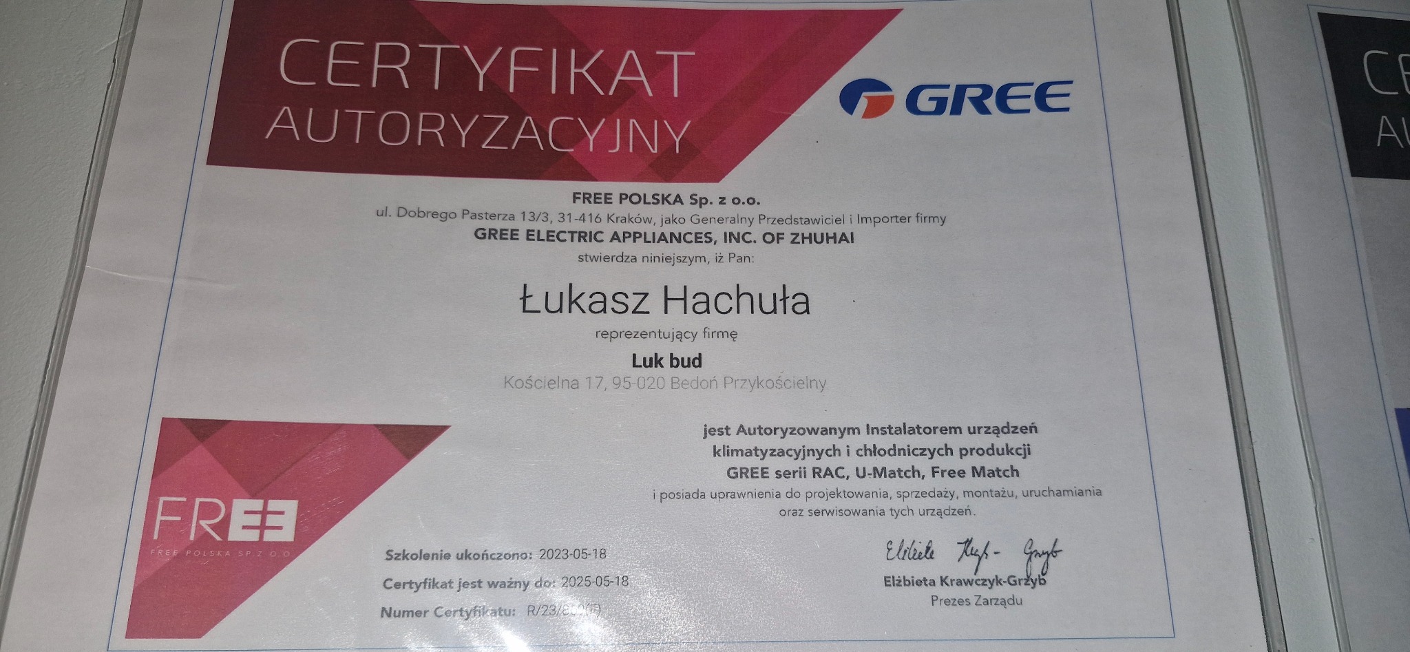 Certyfikat autoryzacyjny firmy FREE POLSKA Sp. z o.o. dla Łukasza Hachuły, uprawniający do montażu i serwisu urządzeń klimatyzacyjnych GREE, z datą ważności do 2025-05-18.