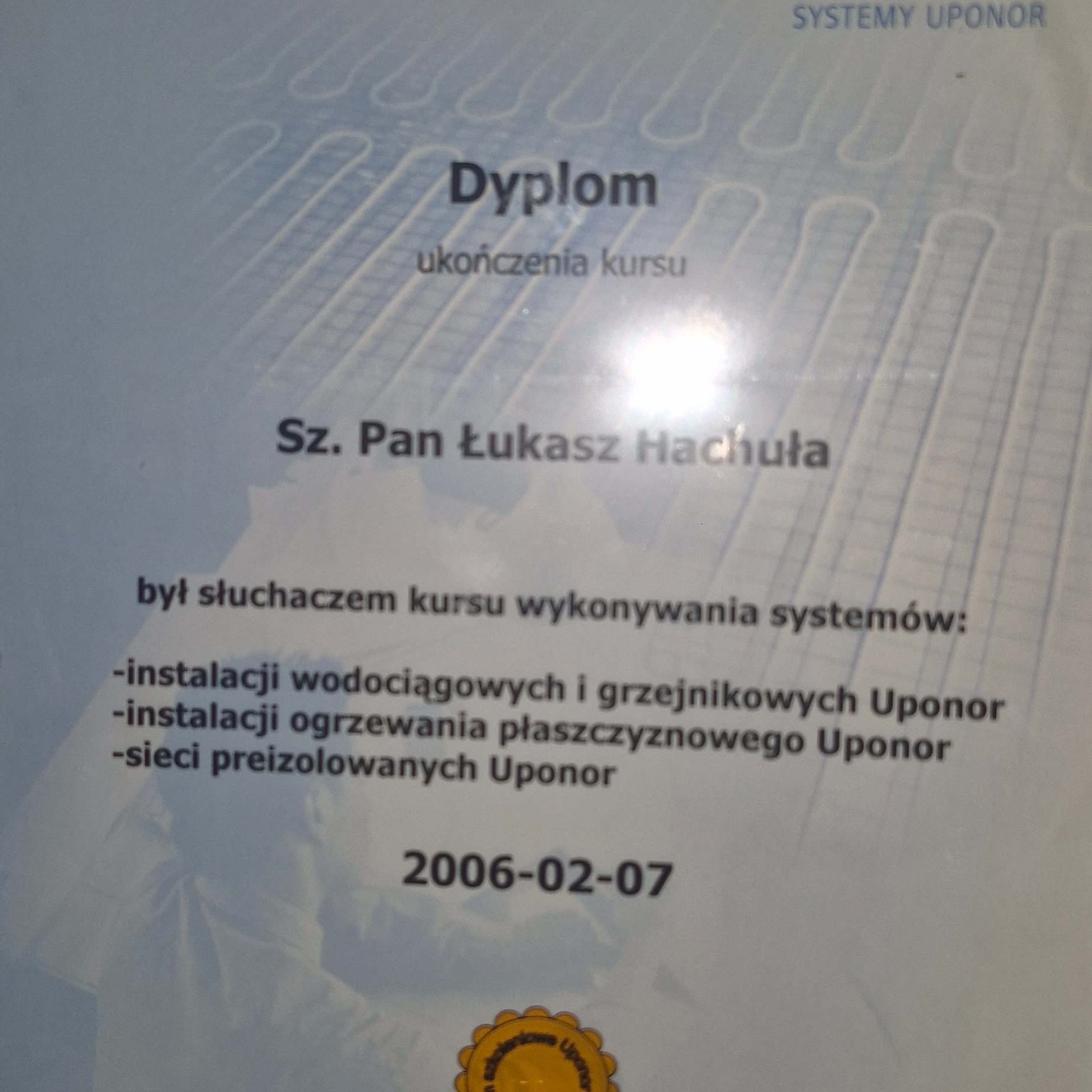 Dyplom ukończenia kursu instalacji wodociągowych, grzejnikowych, ogrzewania płaszczyznowego i sieci preizolowanych Uponor dla Pana Łukasza Hachuły, wydany 2006-02-07.