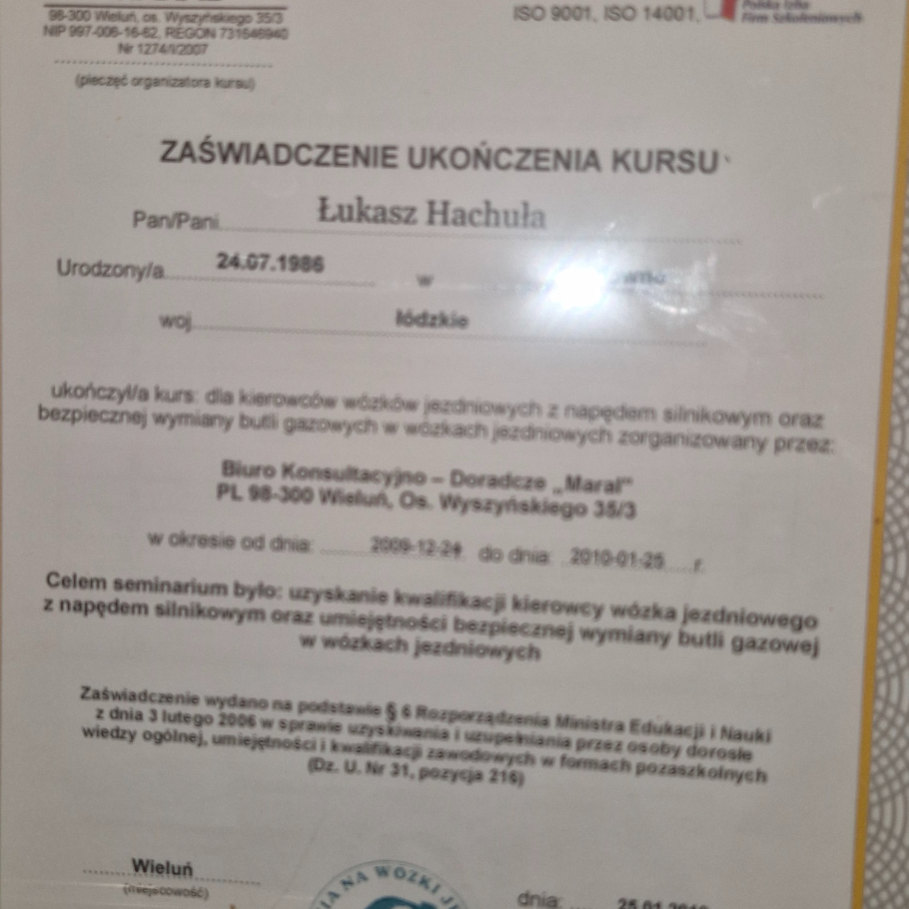 Skan zaświadczenia ukończenia kursu dla kierowców wózków jezdniowych z napędem silnikowym oraz bezpiecznej wymiany butli gazowych, wydanego przez Biuro Konsultacyjno-Doradcze 'Maral' w Wieluniu.