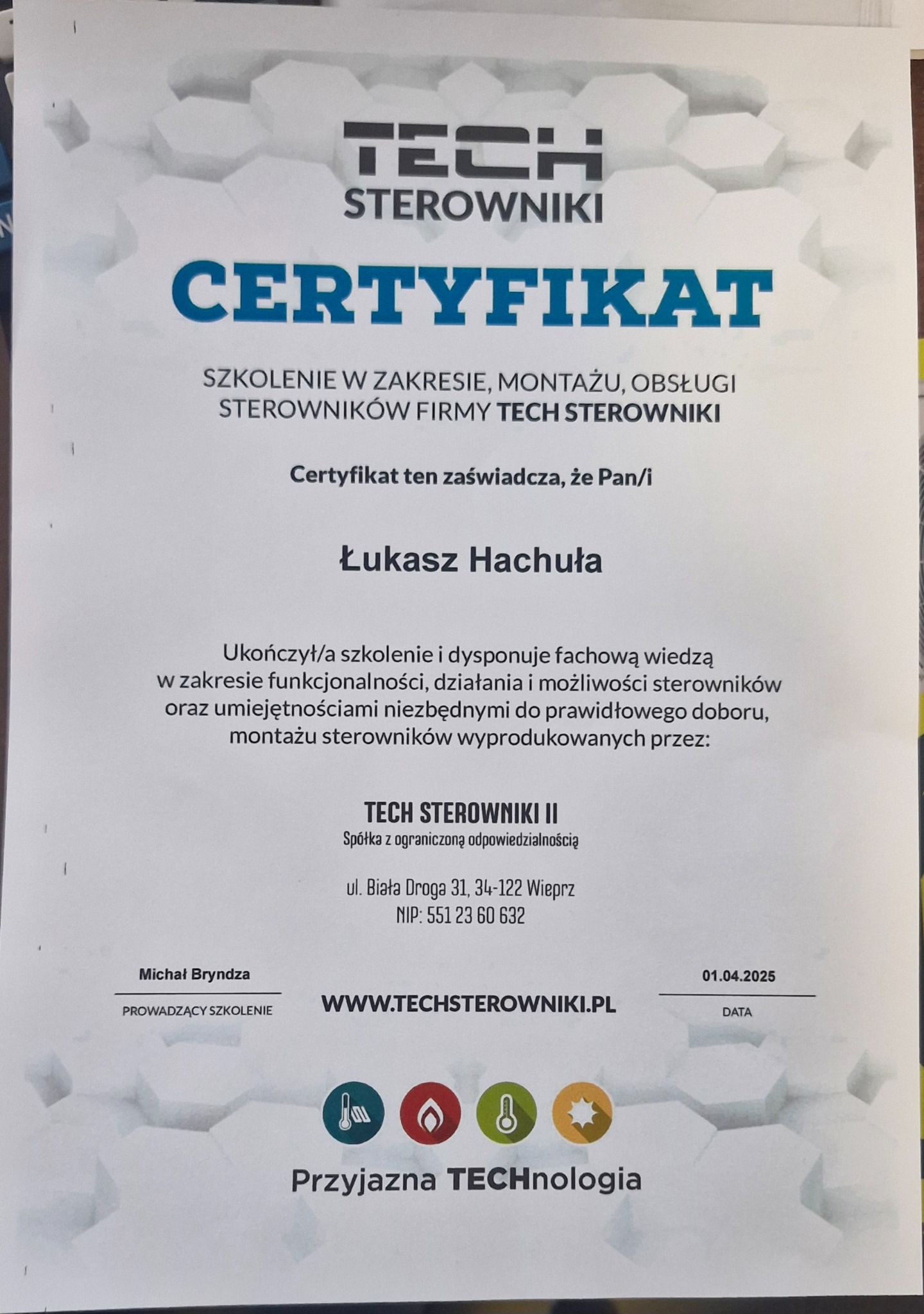 Certyfikat ukończenia szkolenia w zakresie montażu i obsługi sterowników firmy Tech Sterowniki, wydany dla Łukasza Hachuły.