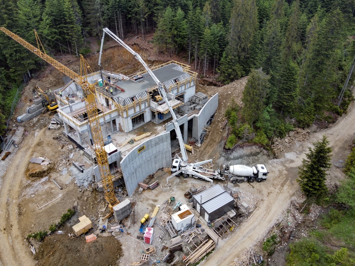 Centrum Przyrodnicze Brama w Gorce - Budynek Restauracji z Poczekalnią