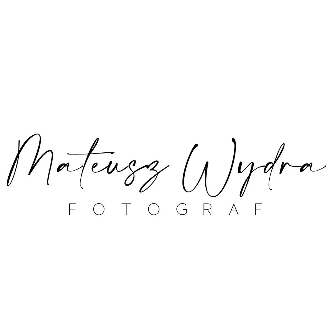 Logo firmy Mateusz Wydra Fotograf z napisem wykonanym ozdobną czcionką.