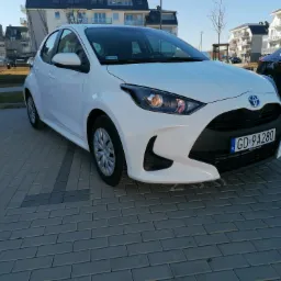 Toyota Yaris Hybrid. Automatyczna skrzynia biegów, klimatyzacja, spalanie w trasie 4,5 , miasto 4,0