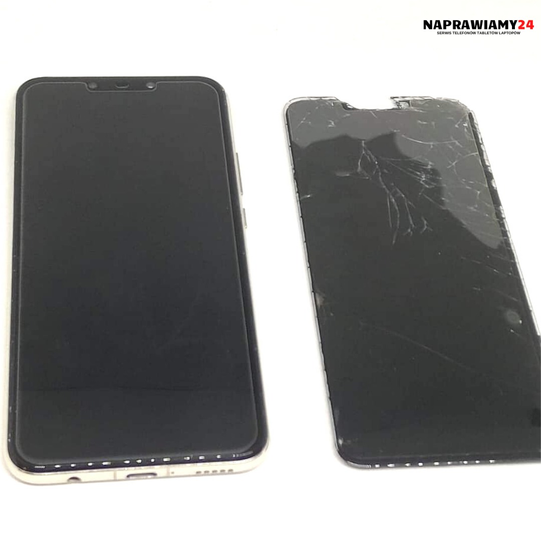 Dwa smartfony leżące obok siebie na białym tle: jeden z nienaruszonym ekranem, drugi z pękniętym szkłem wyświetlacza.