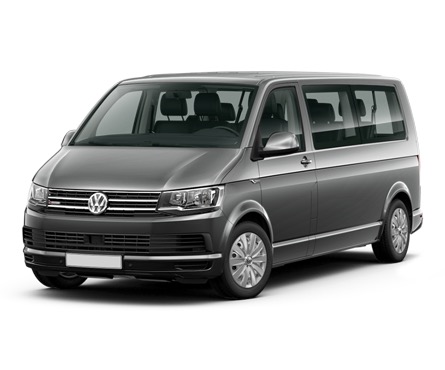 Szary Volkswagen Transporter T6 w ujęciu z przodu na białym tle, prezentacja modelu z długim rozstawem osi.