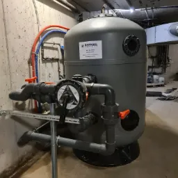 Regeneracja filtra basenowego w miejscu zamontowania (pomieszczenie zamknięte bez możliwości wyniesienia na zewnątrz).