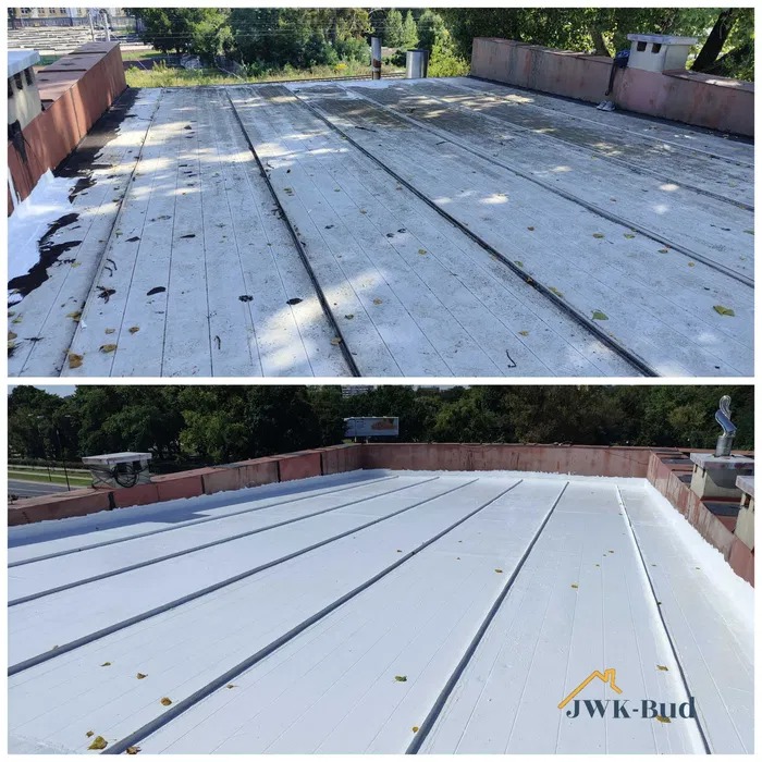 Porównanie stanu dachu przed i po odnowieniu: górna część ukazuje zabrudzoną, szarą powierzchnię z liśćmi, dolna część prezentuje dach po malowaniu na biało, z widocznym logo firmy w prawym dolnym...