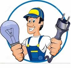 Karykaturalny elektryk w niebieskim kombinezonie i czapce trzymający żarówkę w lewej ręce i wtyczkę elektryczną w prawej, otoczony niebieskim okręgiem.