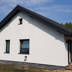 Realizacja ocieplenia budynku (20cm styropian) wraz z wykonaniem podbitki (Boryszew) w miejscowości Stanisławka.