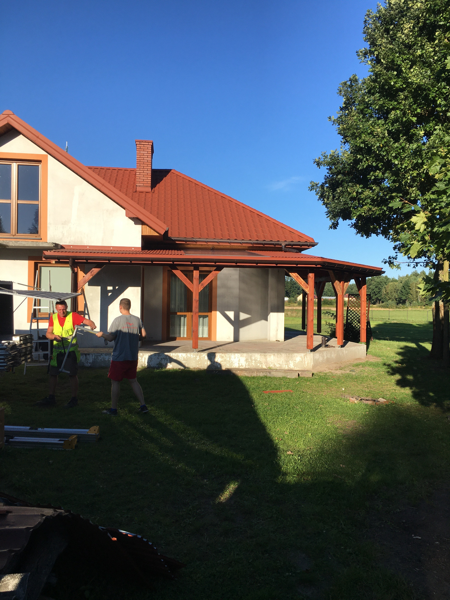 Zadaszenie tarasu dach blacha trapezowa 18 plus wstawki poliwęglan komorowy 16mm