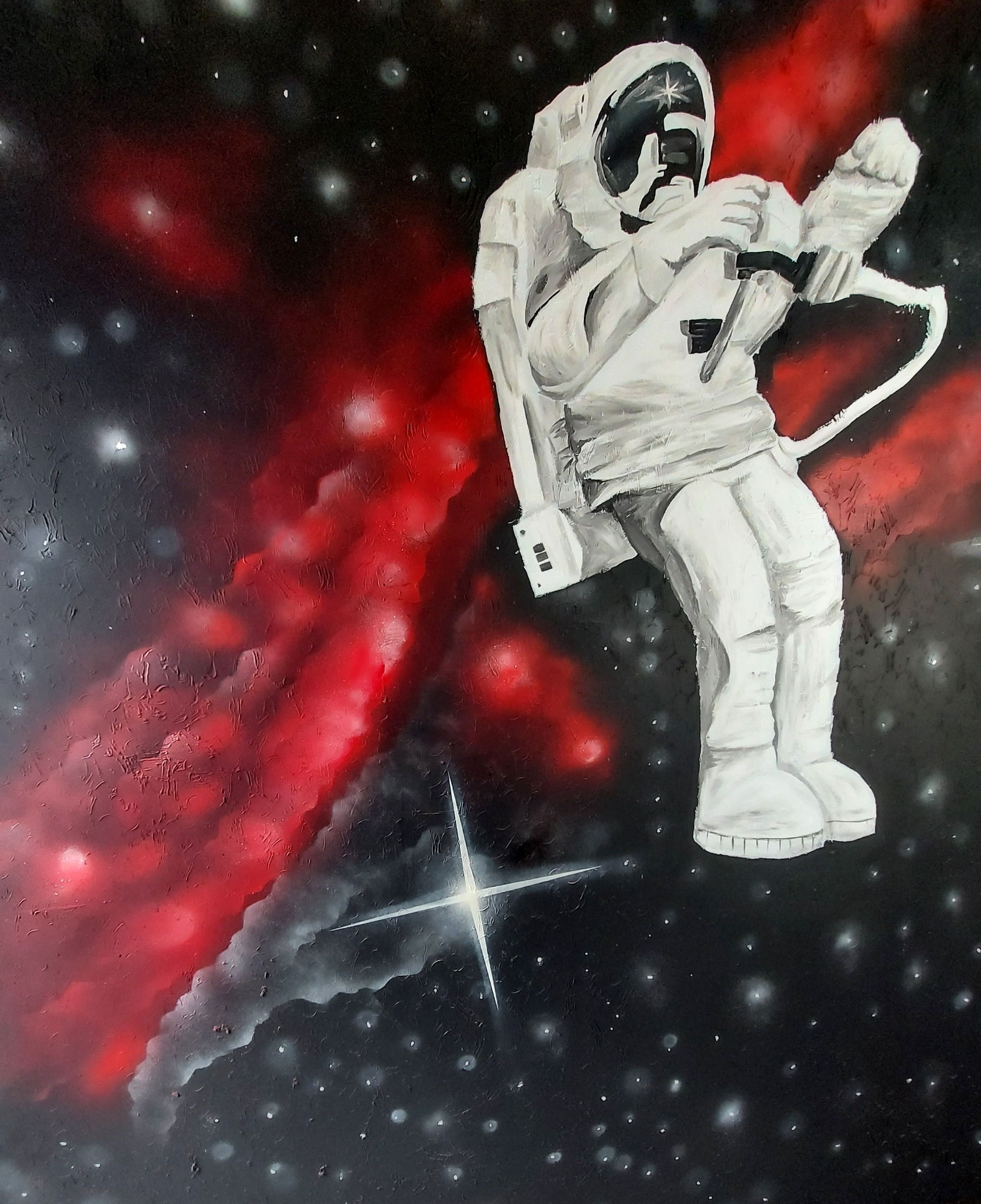 Grafika przedstawiająca astronautę w przestrzeni kosmicznej na czarnym tle z czerwonymi mgławicami i białymi gwiazdami.