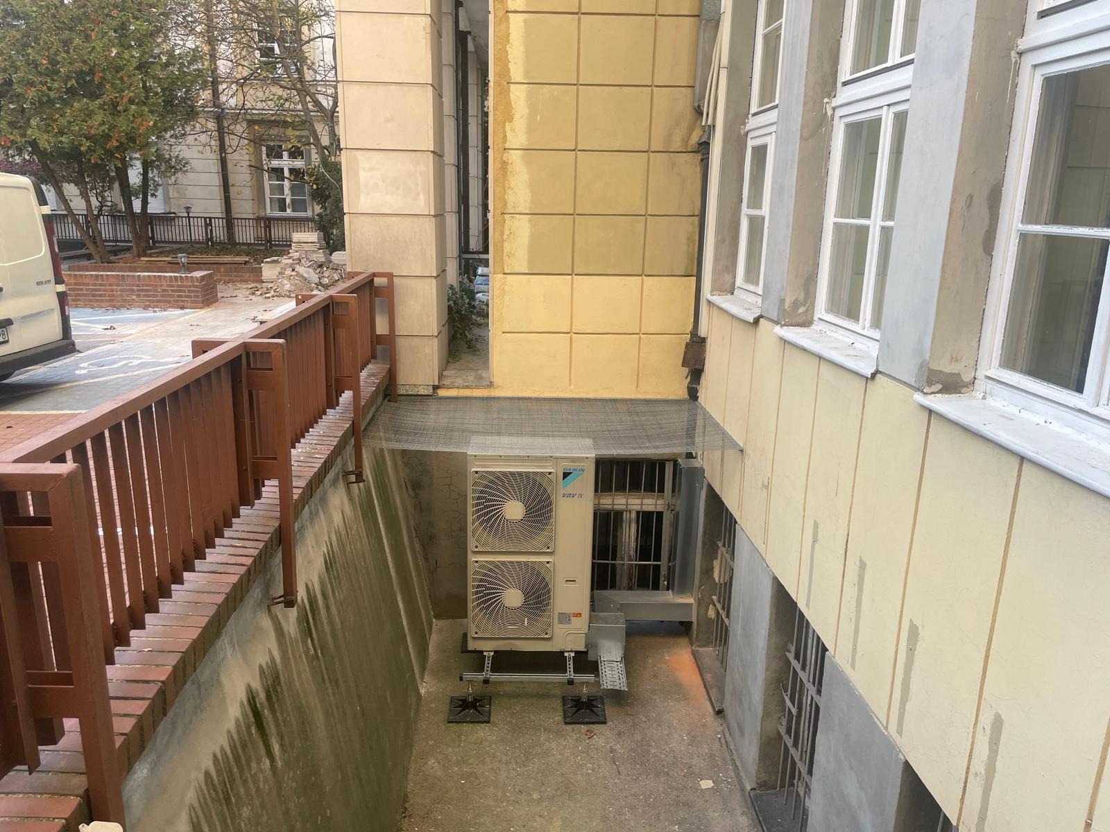 Montaż siatki zabezpieczjącej