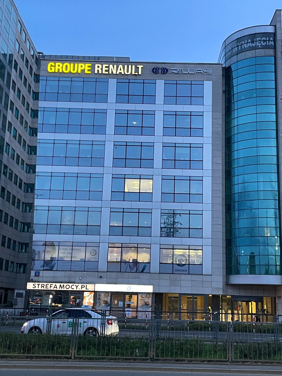 Montaż napisu z podświetleniem