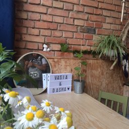 Czyszczenie cegły, wykonanie jednolitych parapetów ze sklejki