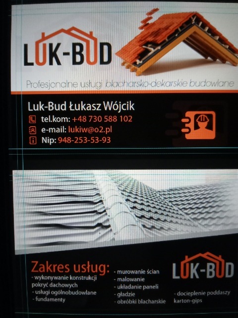 Wizytówka firmy budowlanej Luk-Bud z logo, danymi kontaktowymi i zakresem usług, w tym konstrukcje dachowe i docieplenie poddaszy. Grafika przedstawia model dachu z czerwoną dachówką.