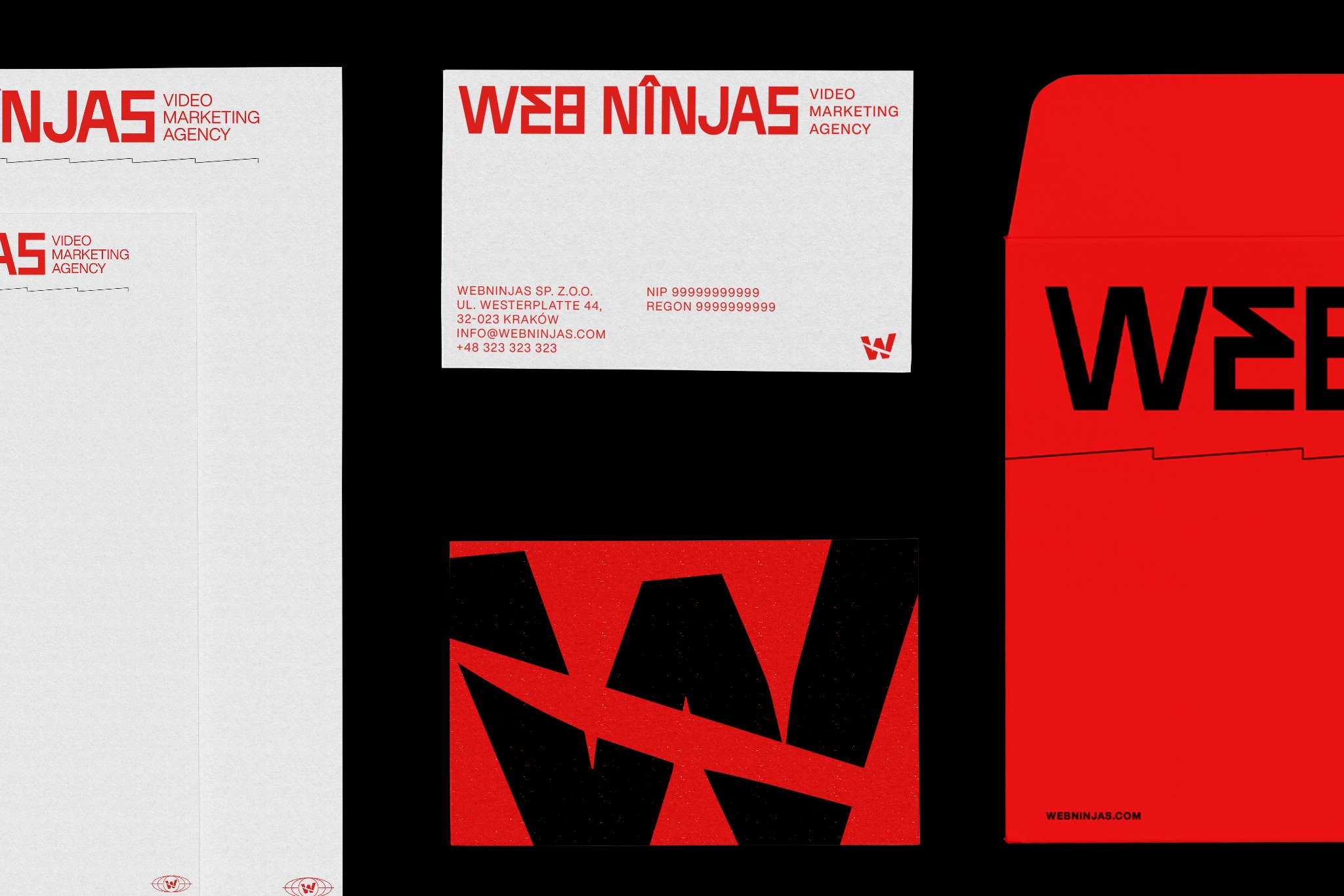 Zestaw identyfikacji wizualnej firmy Web Ninjas: papier firmowy, wizytówka z danymi adresowymi i koperta w kolorze czerwonym z logo.