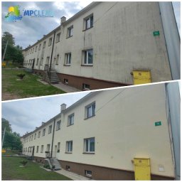 MP clean - Zdjęcie elewacji budynku przed i po czyszczeniu, z widoczną różnicą w kolorze i usunięciu zabrudzeń. Widoczny numer budynku '15' i skrzynka gazowa.