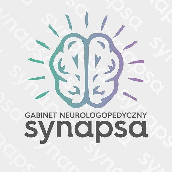 Logo gabinetu neurolopedycznego Synapsa z graficzną reprezentacją mózgu w odcieniach zieleni i fioletu, otoczonego promieniami.