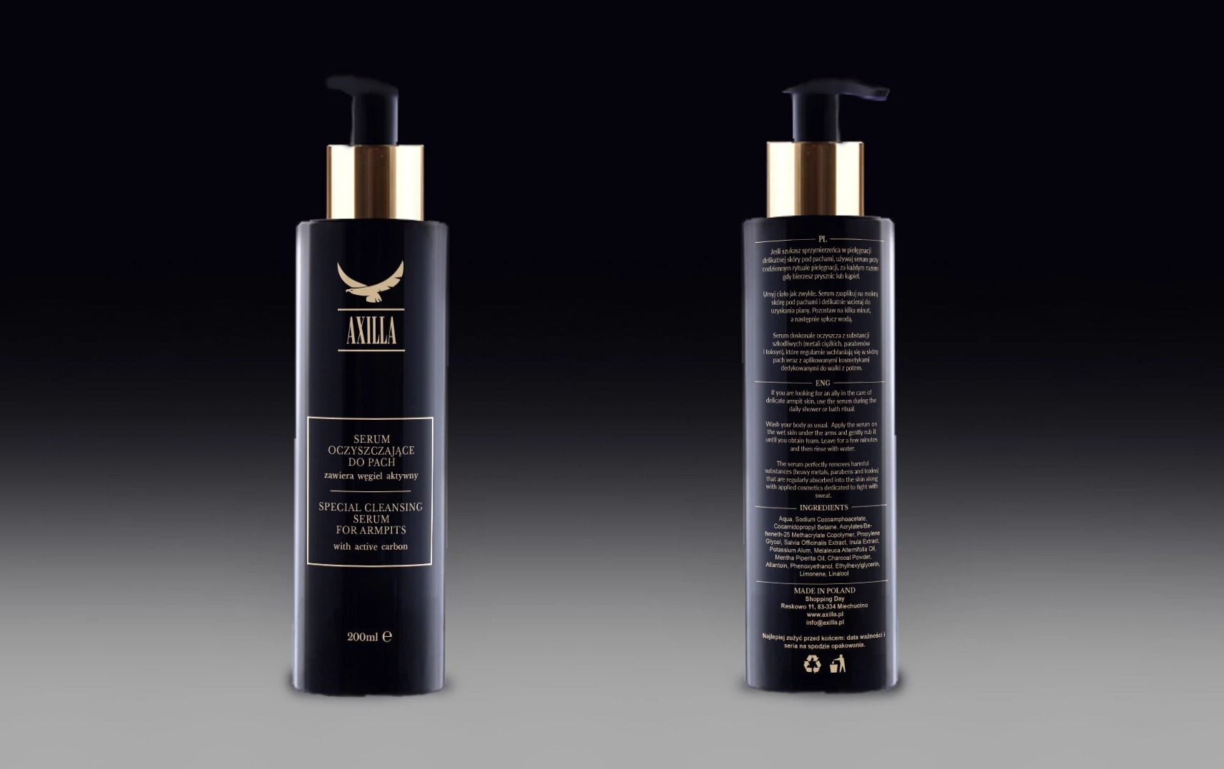 Dwa czarne flakony serum oczyszczającego Axilla do pach z dozownikiem w złotym kolorze, ustawione na szarym tle. Jeden flakon z przodu, drugi z tyłu, ukazujące etykiety z opisem produktu w języku...