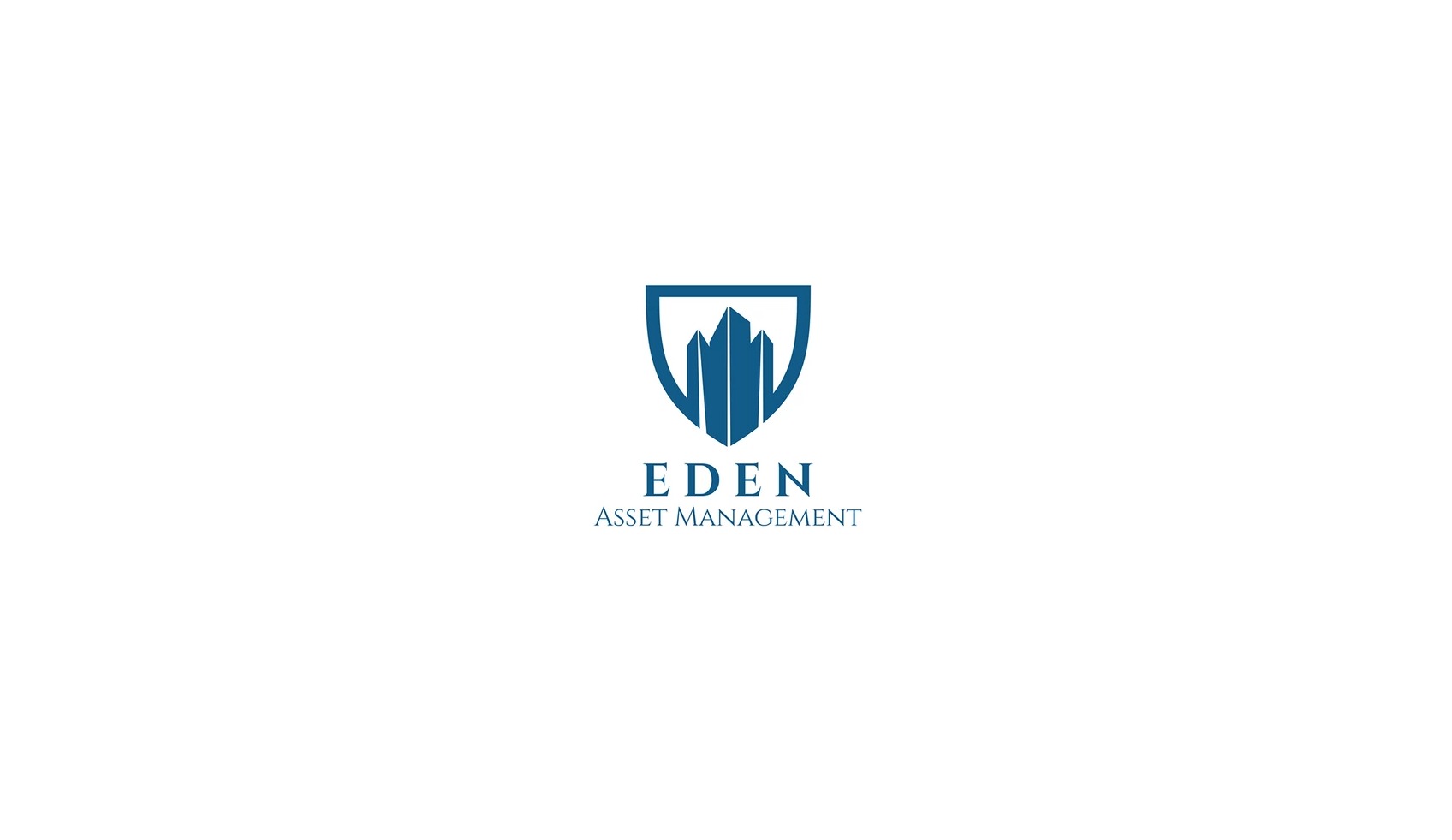 Minimalistyczne, błękitne logo Eden Asset Management przedstawiające stylizowane budynki wewnątrz tarczy.