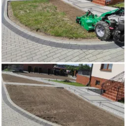 Przygotowanie terenu pod trawnik: glebogryzarka spulchnia ziemię na działce z brukowanym obrzeżem, widok na dom z ceglaną elewacją i schodami.