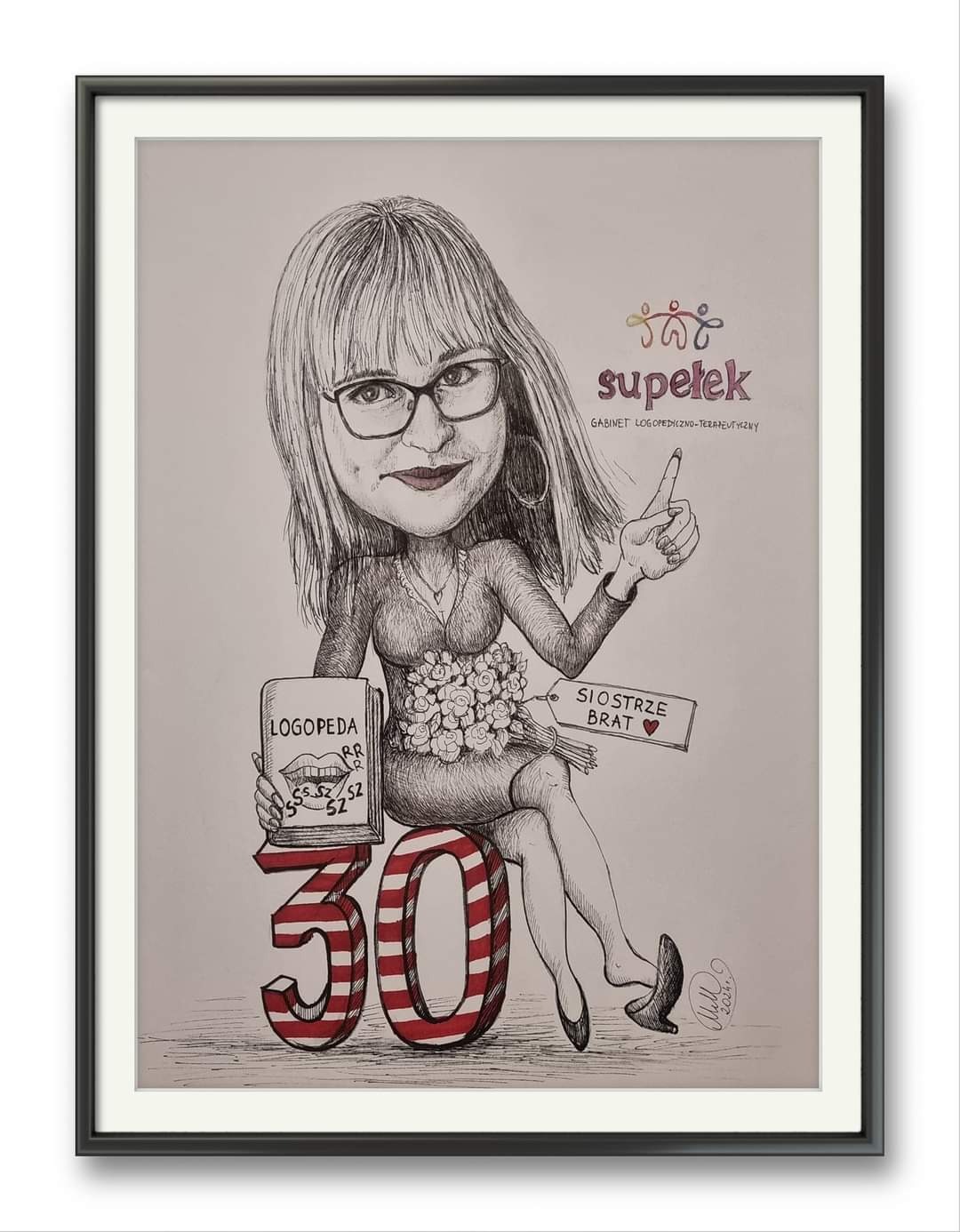 Karykatura kobiety z książką 'Logopeda', siedzącej na liczbie 30, z napisem 'Sióstrze Brat' i logo 'Supelek Gabinet Logopedyczno-Terapeutyczny', w czarnej ramce.