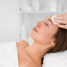 kuracje odmładzające, oczyszczające i nawilżajace skórę twarzy