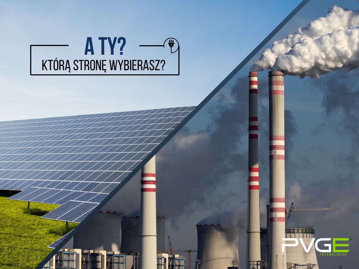 Porównanie: panele słoneczne na zielonym wzgórzu kontra dymiące kominy elektrowni węglowej, z pytaniem 'A Ty? Którą stronę wybierasz?'
