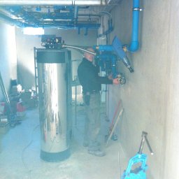 Sanitherm Project Sadowski Andrzej - zmiękczacze w dużych wielorodzinnych budynkach (Szef we własnej osobie )