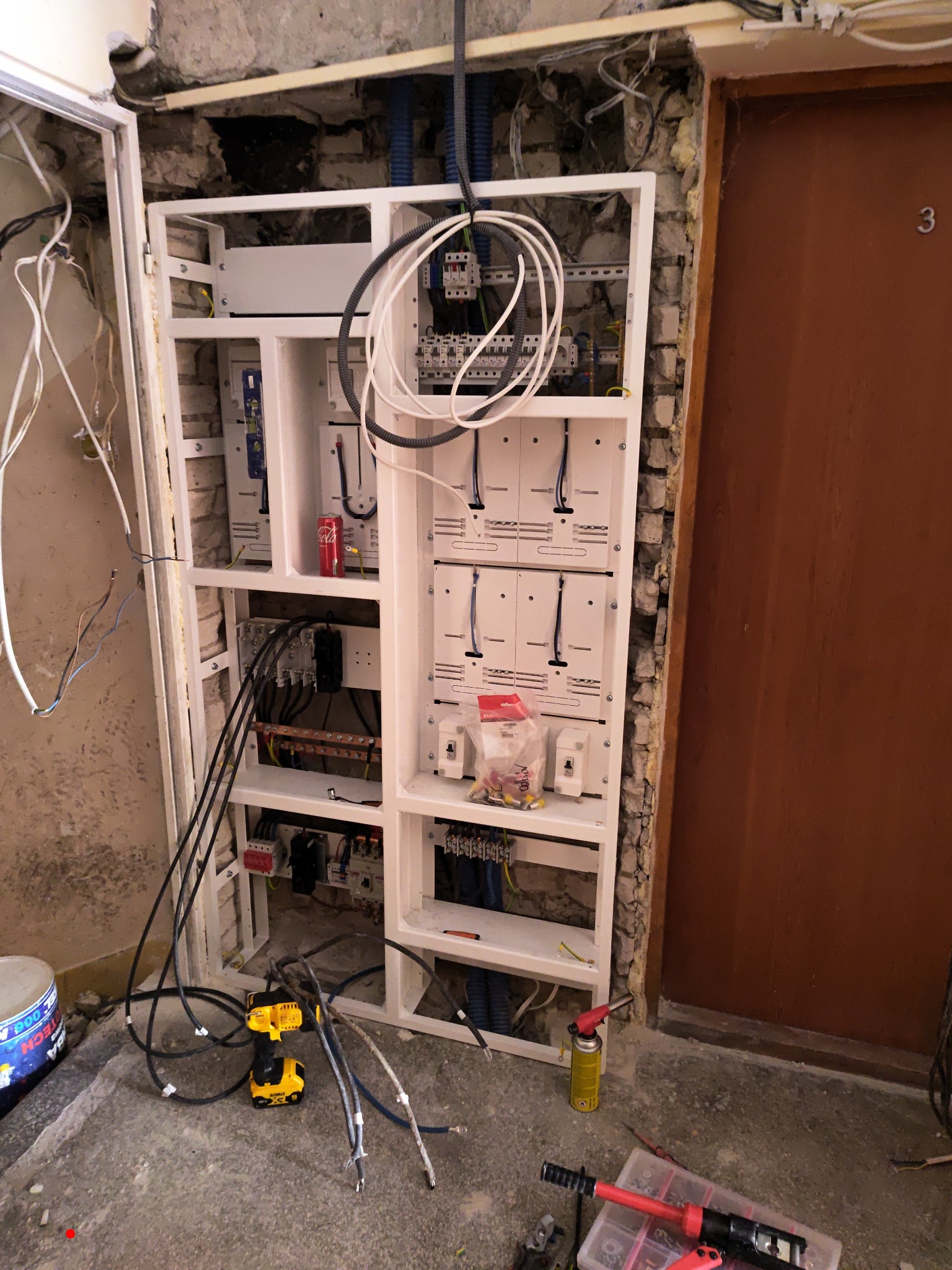 Wymiana zasilania oraz tablic licznikowych w budynku wielorodzinnym