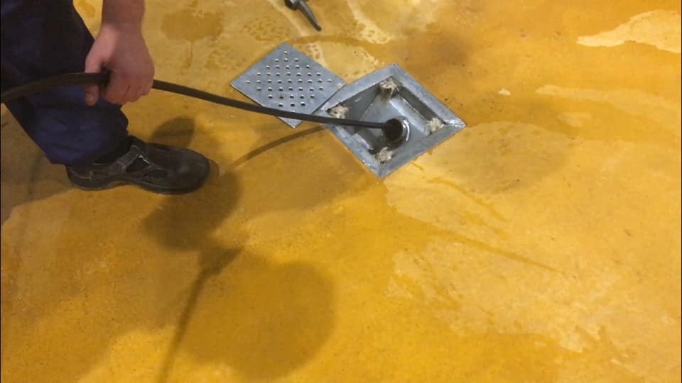 Przepychanie kanalizacji w sklepie Pabianice