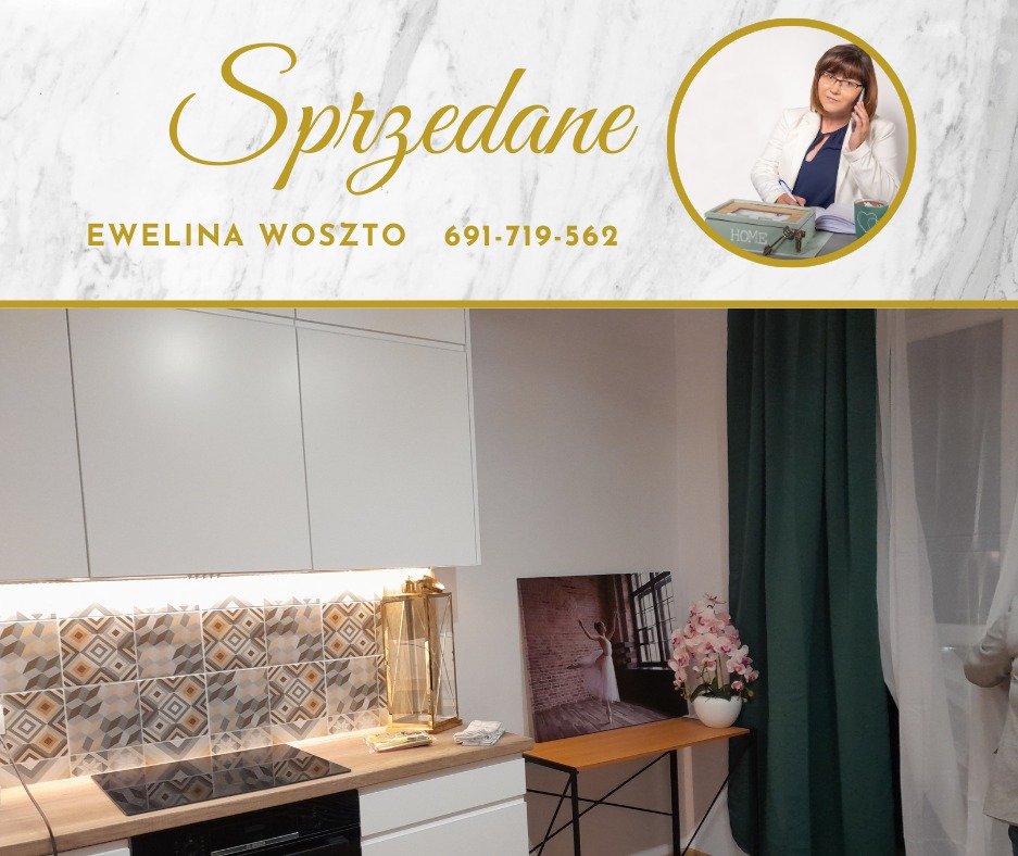 Nowoczesna kuchnia z białymi szafkami i mozaiką nad blatem. U góry napis 'Sprzedane' i kontakt do agenta nieruchomości Eweliny Woszto.