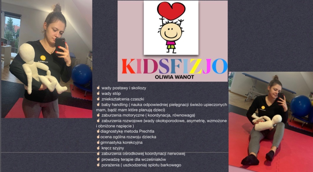 Kobieta robi selfie trzymając w ramionach materiałową lalkę niemowlęcą. W tle widoczne logo KidsFizjo, lista usług i sprzęt do ćwiczeń.