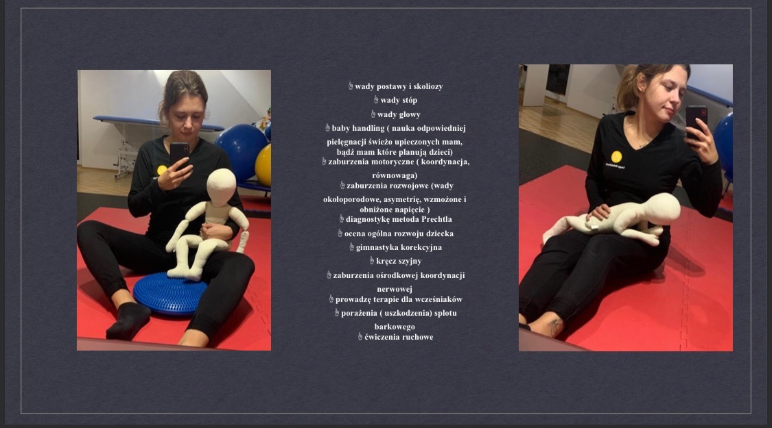 Kobieta w czarnym stroju siedzi na niebieskiej poduszce sensorycznej, trzymając lalkę niemowlęcą i robiąc selfie w gabinecie z matą do ćwiczeń i piłkami rehabilitacyjnymi w tle.