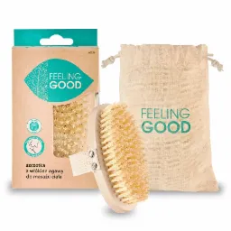 Szczotka do masażu ciała z włókien agawy, prezentowana obok opakowania i lnianego woreczka z logo 'Feeling Good', na białym tle.