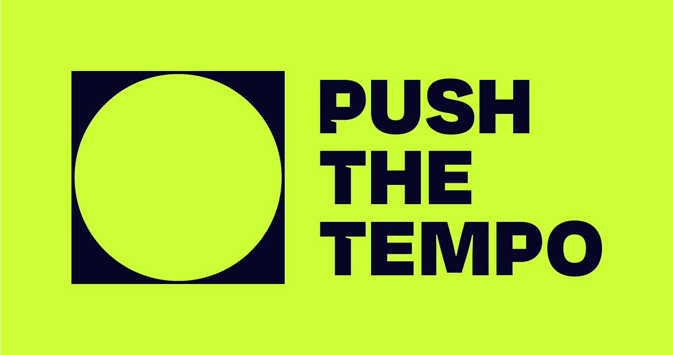 Grafika w odcieniach neonowej zieleni i granatu z napisem 'PUSH THE TEMPO' obok okręgu wpisanego w kwadrat.