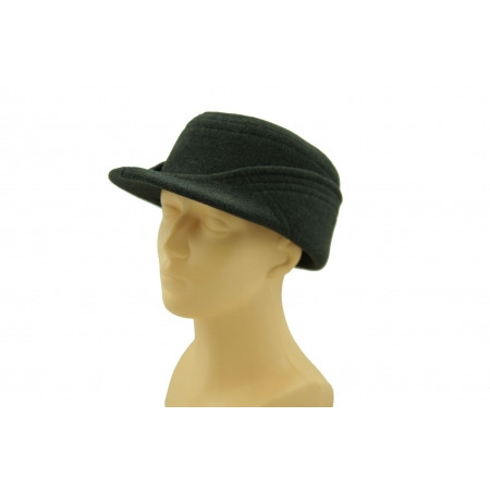 Ciemnoszary filcowy kapelusz z krótkim rondem, widoczny na plastikowej głowie manekina na białym tle.