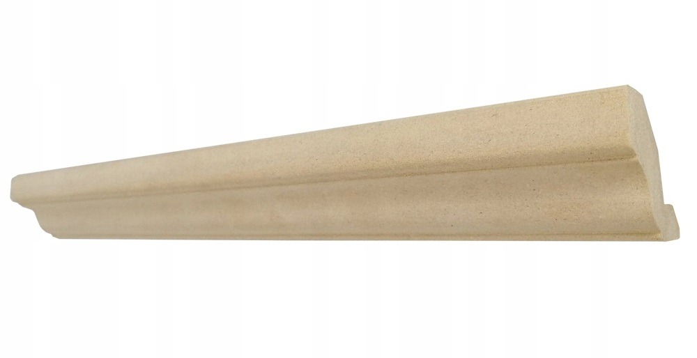 Profilowana listwa dekoracyjna z jasnego drewna, widok z boku, na białym tle.